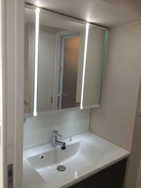 ハイホーム本陣　三面鏡