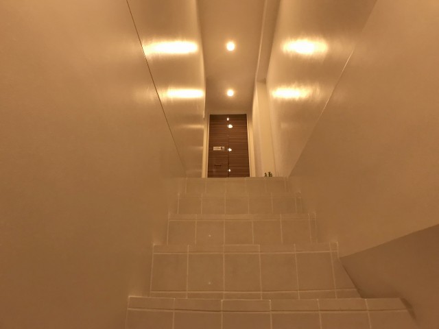 クレセントマンション 玄関