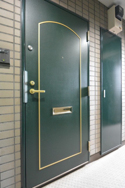 ユニーブル新宿西 玄関