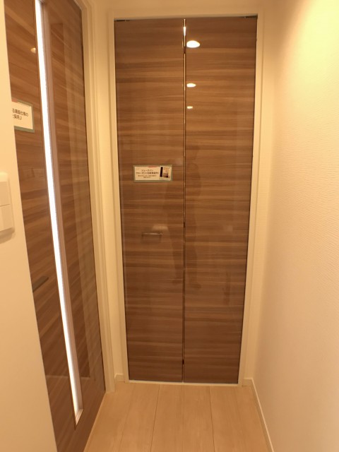 クレセントマンション 玄関