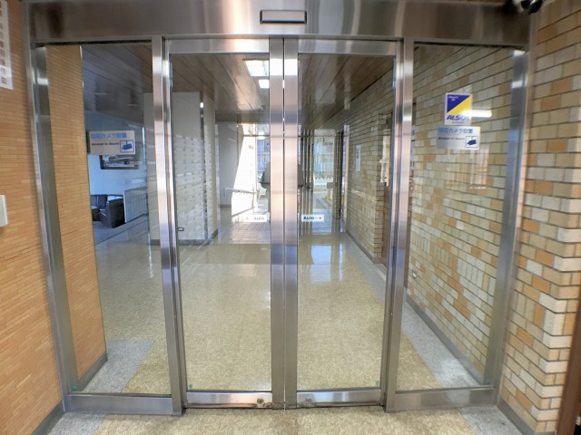 クレセントマンション エントランス