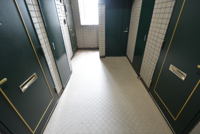 ユニーブル新宿西 玄関