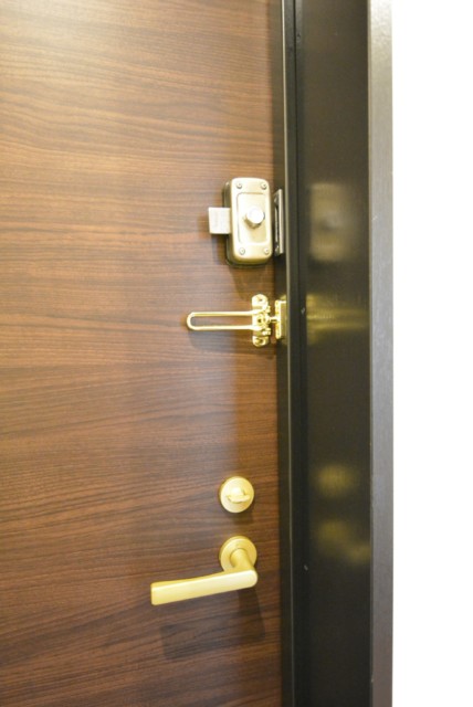 ユニーブル新宿西 玄関