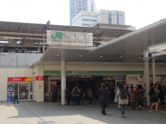 ブロードウェイ　中野駅