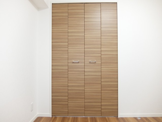 クレール御殿山　洋室収納