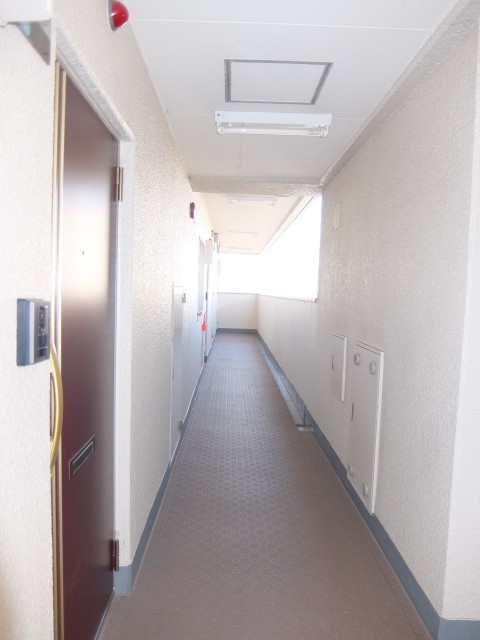 五反田南ハイツ　玄関前