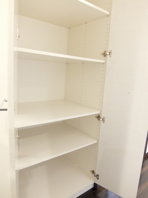 シティハウス東大井　廊下収納