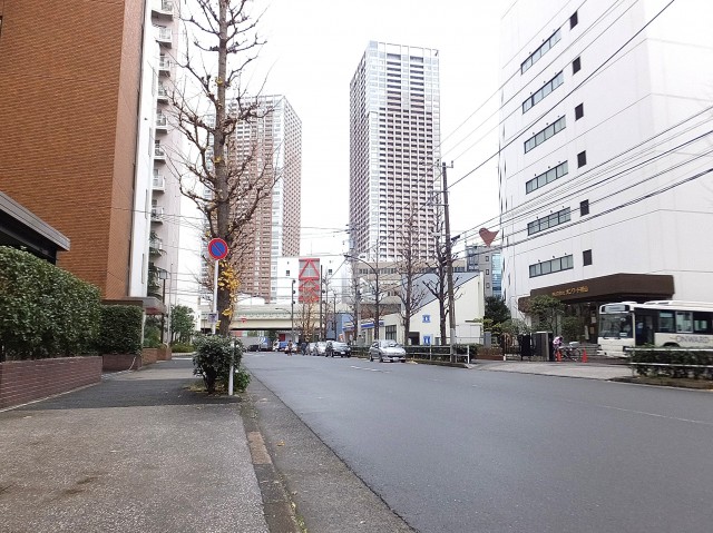 エクサージュ海岸　エントランス前道路
