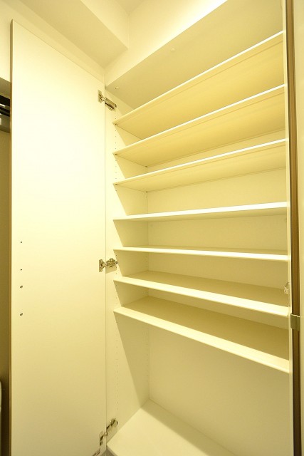 東建第2上町マンション　シューズBOX