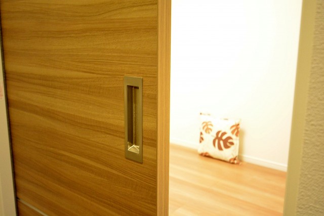 東建第2上町マンション　4.5帖洋室ドア