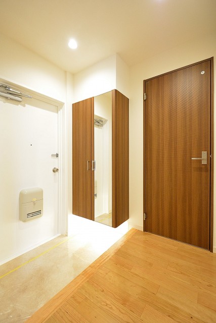 日商岩井豪徳寺マンション　玄関ホール