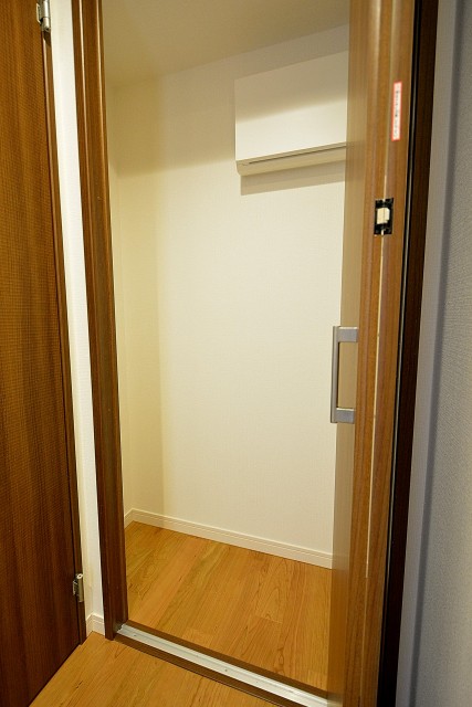 日商岩井豪徳寺マンション　廊下収納