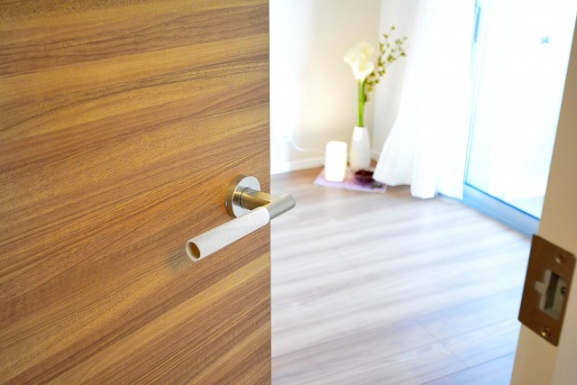 東建第2上町マンション　5.1帖洋室ドア