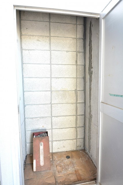 東建第2上町マンション　バルコニー収納