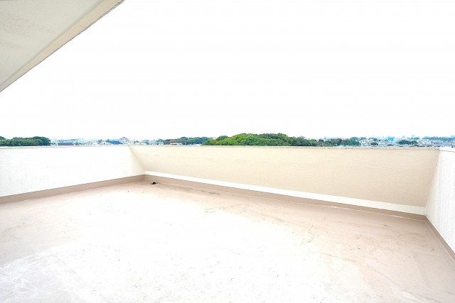 日商岩井豪徳寺マンション　ルーフバルコニー