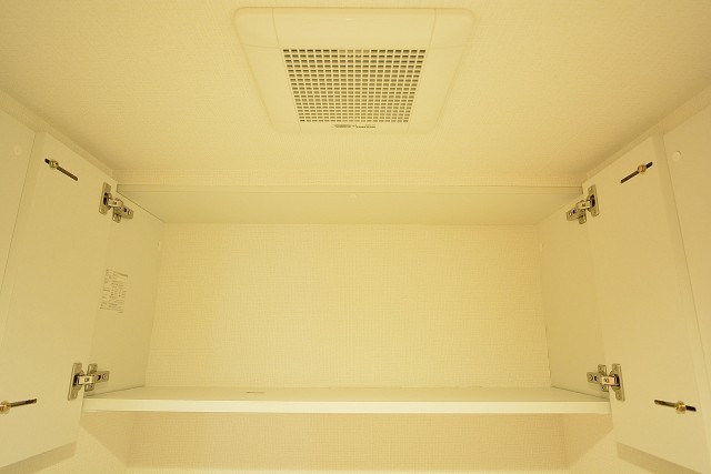 クレール荻窪　トイレの吊戸棚