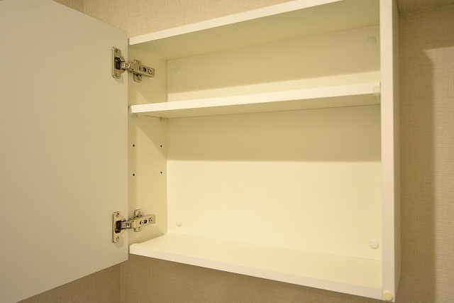 第２桜新町ヒミコマンション　トイレ吊戸棚