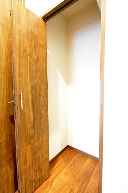 第２桜新町ヒミコマンション　廊下収納