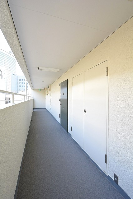 ヴィラロイヤル代々木　共用廊下