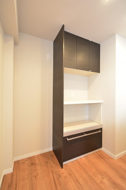 ヴィラロイヤル代々木　キッチンキャビネット