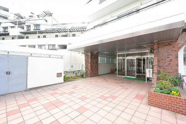 朝日目白台マンション　エントランスアプローチ