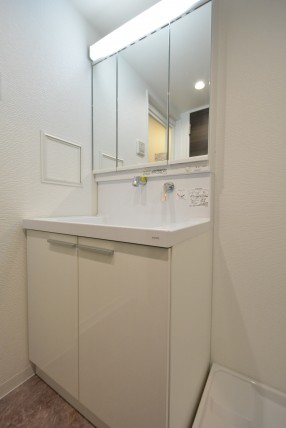 秀和恵比寿レジデンス　三面鏡