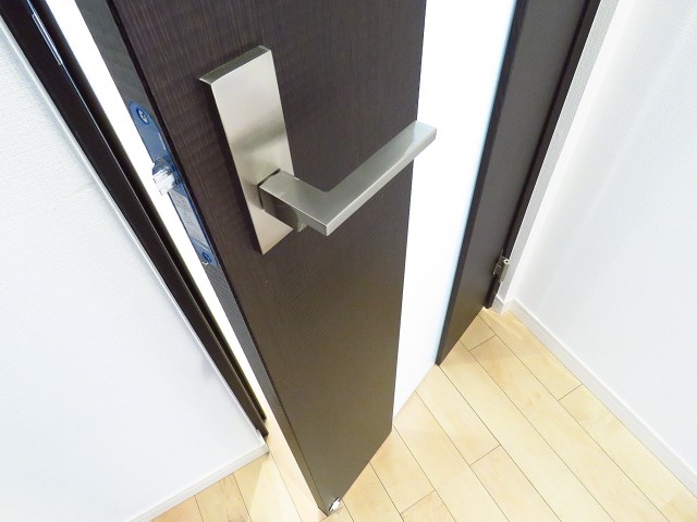 ニューハイツ青山　LDK扉