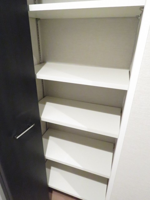 上馬ハイデンス　廊下収納