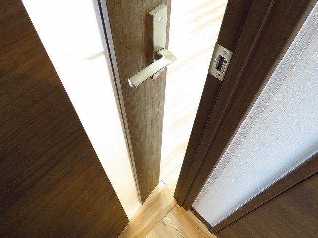 都立大イーストハイツ　LDK扉