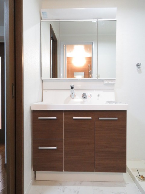 日商岩井大岡山第2マンション　洗面化粧台