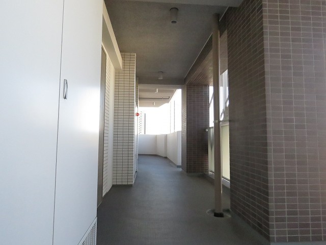 ライオンズ千代田三崎町　共用廊下