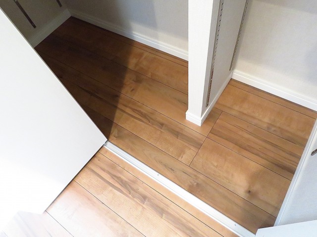 マコトパレス　廊下収納