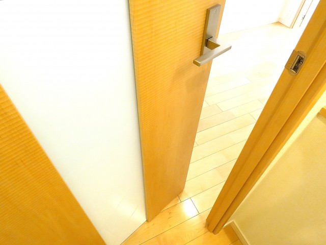 シャトー赤坂　ダイニングキッチン扉