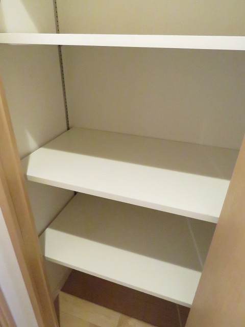 セブンスターマンション東山　廊下収納