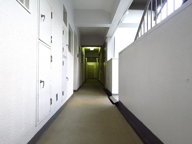 シャトー赤坂　共用廊下
