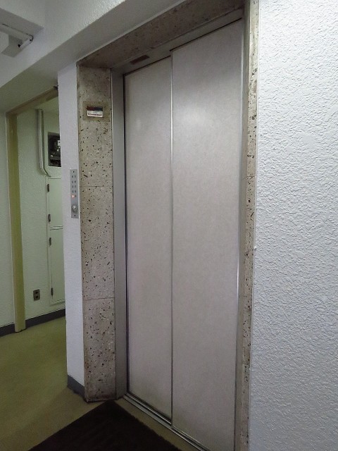 シャトー赤坂　エレベーター