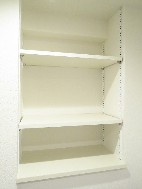 氷川アネックス2号館　トイレ横の棚