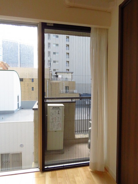 氷川アネックス2号館　バルコニー側網戸