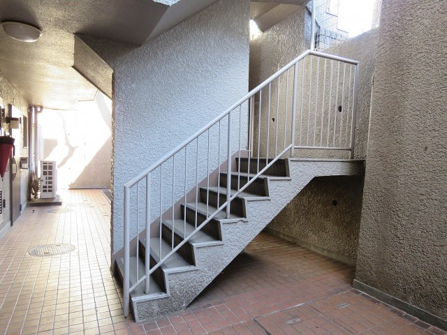 パーク・ハイム用賀　共用階段