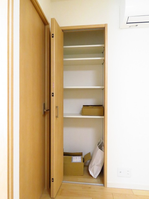 ライオンズマンション神楽坂第3　ダイニングキッチン物入れ