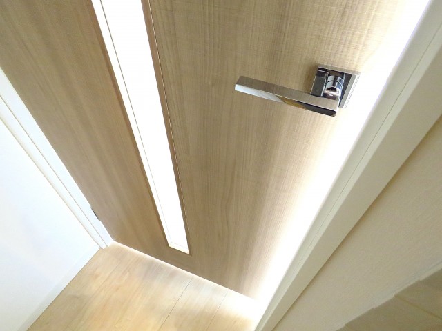 ベルディ早稲田東　LDK扉