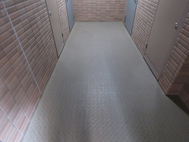 スタジオエアー白金　共用廊下