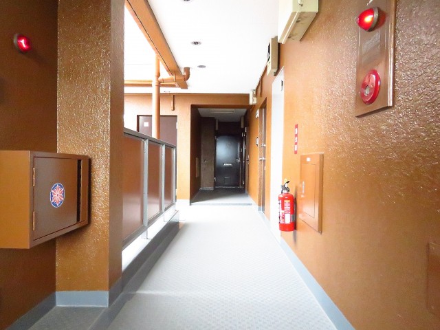 ライオンズマンション飯田橋　共用廊下