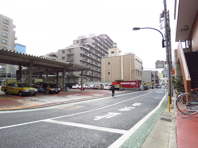 ライオンズマンション飯田橋　エントランス前道路