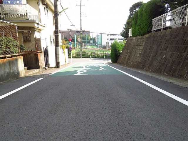 パークハイム用賀　エントランス前道路