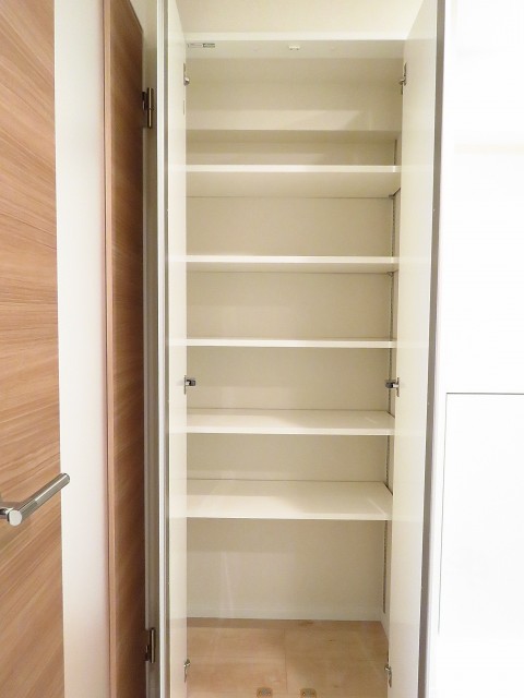 玉川スカイハイツ　廊下収納