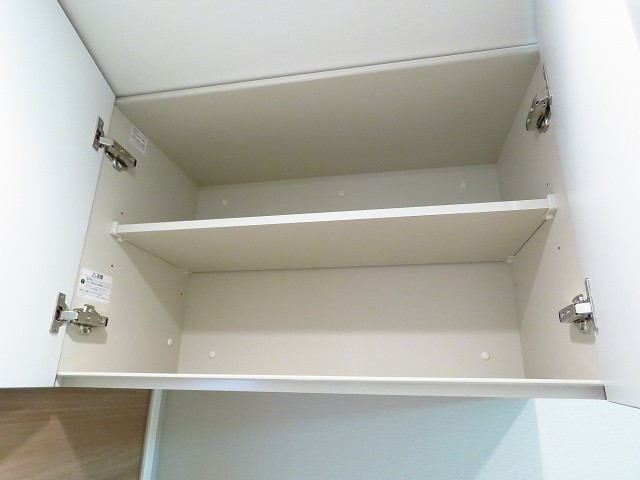 玉川スカイハイツ　洗濯機置場上の棚