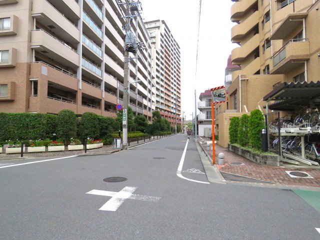 シティウインズ品川ガーデンコート　エントランス前道路