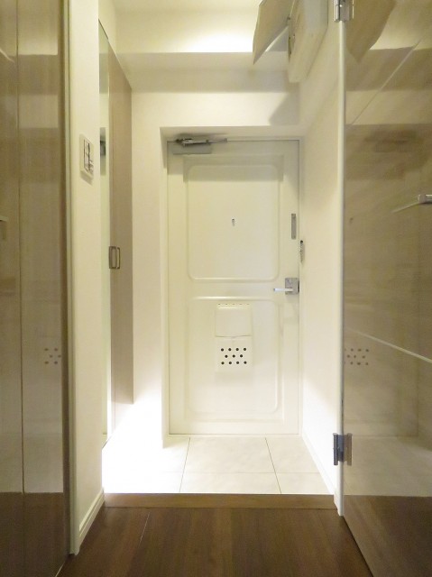 秀和第二神宮レジデンス　玄関