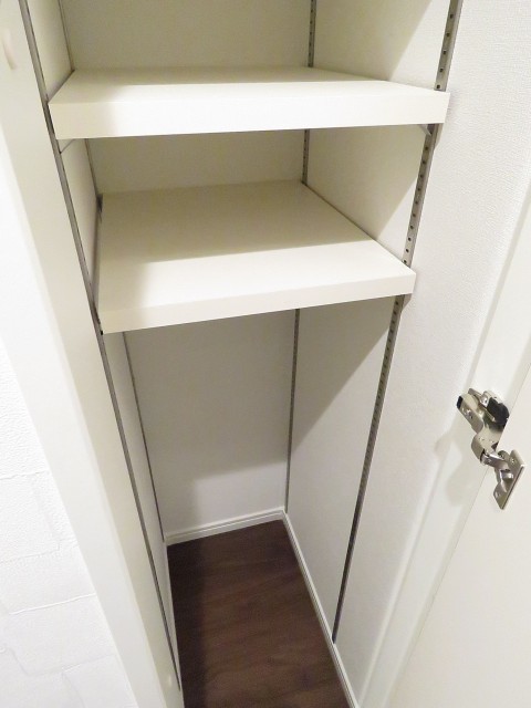 秀和第二神宮レジデンス　廊下収納